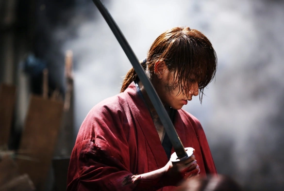 Кадр из дорамы Бродяга Кэнсин: Последняя легенда