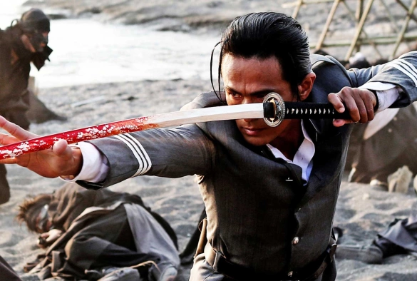 Кадр из дорамы Бродяга Кэнсин: Последняя легенда