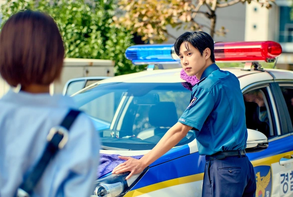 Кадр из дорамы Незнакомки