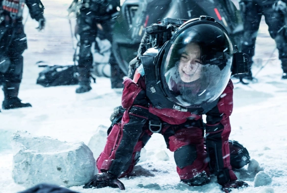 Кадр из дорамы Блуждающая Земля