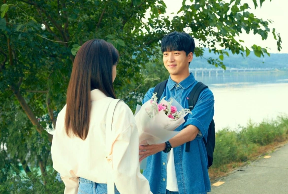 Кадр из дорамы Романтический злодей