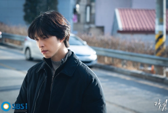 Кадр из дорамы Демон