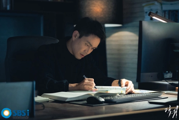 Кадр из дорамы Демон