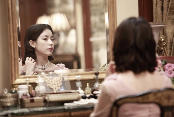 Кадр из дорамы Красавица