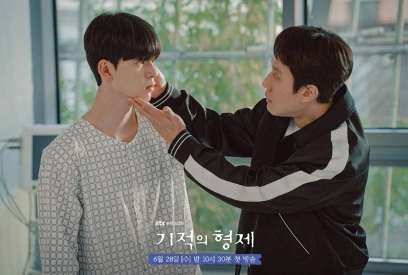 Кадр из дорамы Чудо-братья