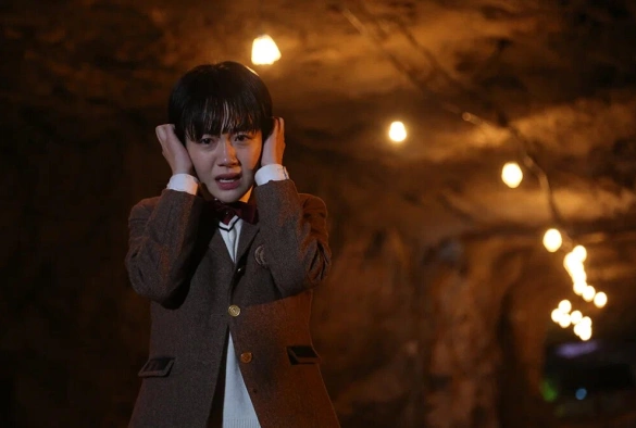 Кадр из дорамы Шёпот