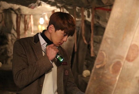 Кадр из дорамы Шёпот