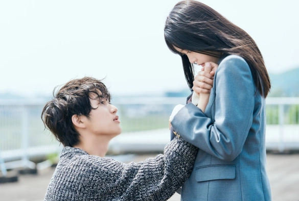 Кадр из дорамы Проблемная старшеклассница и непутёвый учитель 1 сезон