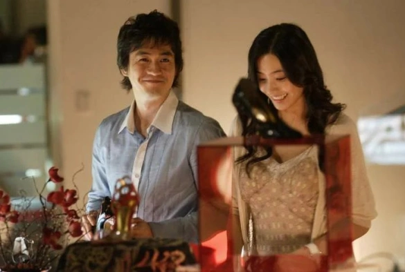 Кадр из дорамы Меняясь партнёрами