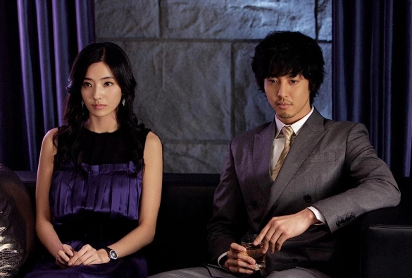 Кадр из дорамы Меняясь партнёрами