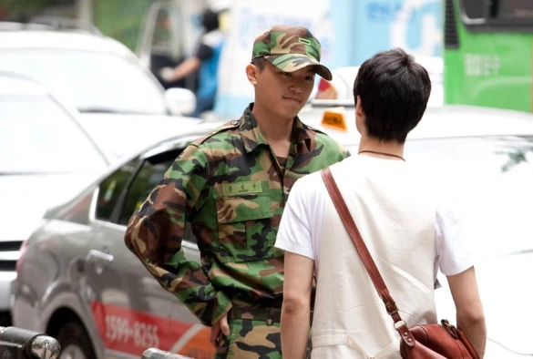 Кадр из дорамы Лишь друзья?