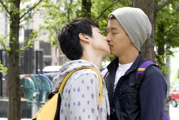 Кадр из дорамы Лишь друзья?