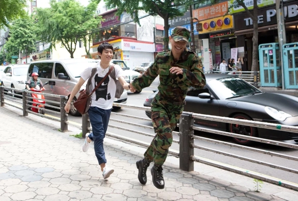 Кадр из дорамы Лишь друзья?