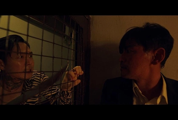 Кадр из дорамы Избави нас от лукавого