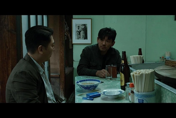 Кадр из дорамы Избави нас от лукавого