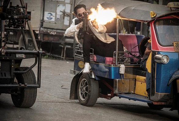 Кадр из дорамы Избави нас от лукавого