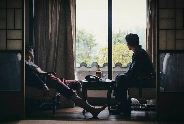 Кадр из дорамы Избави нас от лукавого