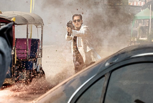 Кадр из дорамы Избави нас от лукавого