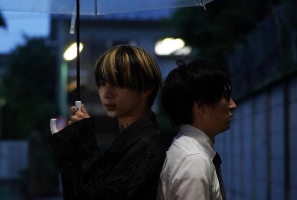 Кадр из дорамы Люби и пой