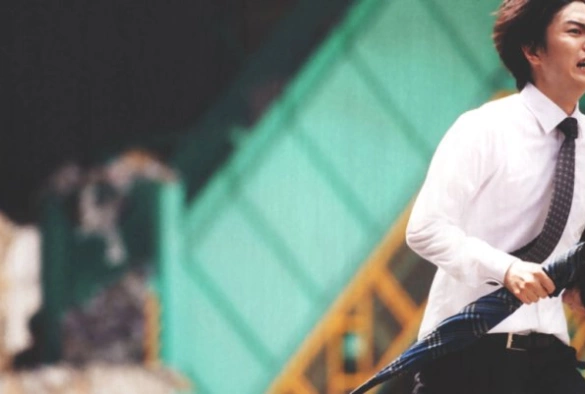 Кадр из дорамы Люби и пой