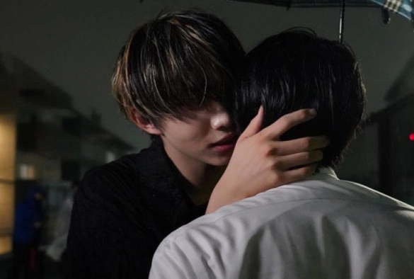 Кадр из дорамы Люби и пой