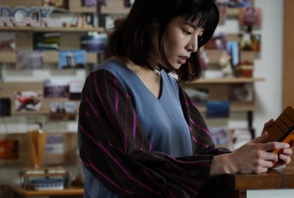 Кадр из дорамы Люби и пой