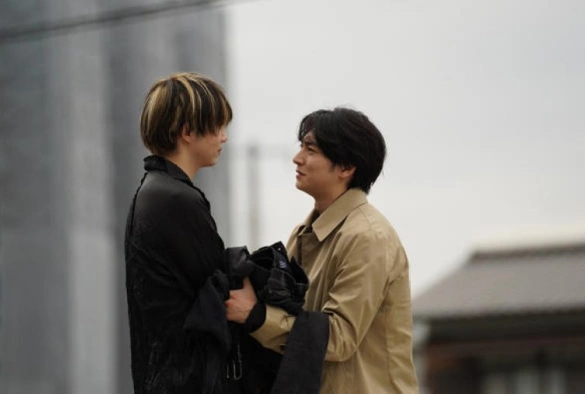 Кадр из дорамы Люби и пой