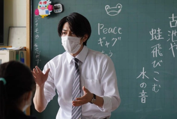 Кадр из дорамы Люби и пой