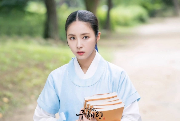 Кадр из дорамы Новичок-историк Гу Хэ Рён