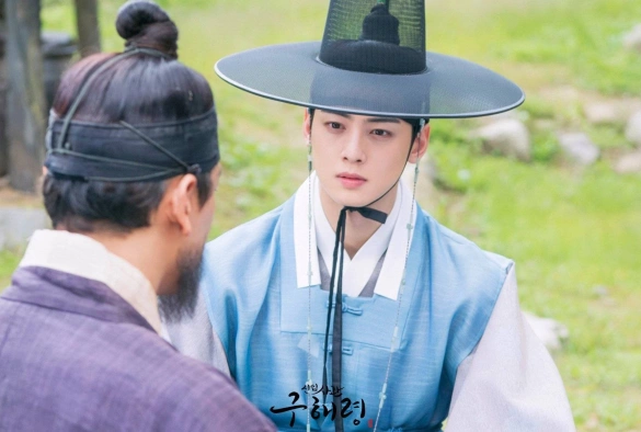 Кадр из дорамы Новичок-историк Гу Хэ Рён