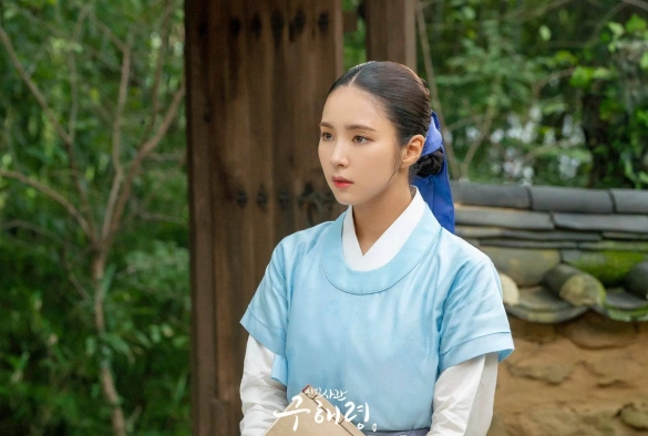 Кадр из дорамы Новичок-историк Гу Хэ Рён