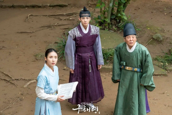 Кадр из дорамы Новичок-историк Гу Хэ Рён