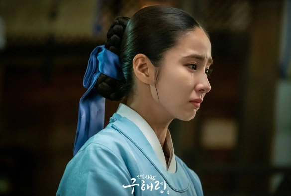 Кадр из дорамы Новичок-историк Гу Хэ Рён