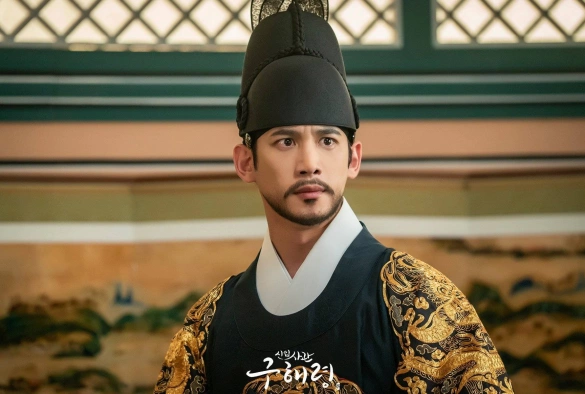 Кадр из дорамы Новичок-историк Гу Хэ Рён