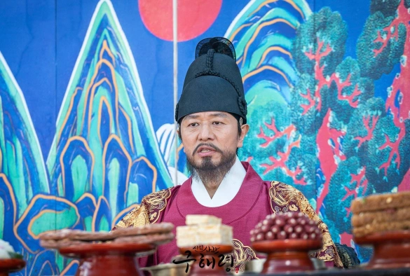 Кадр из дорамы Новичок-историк Гу Хэ Рён