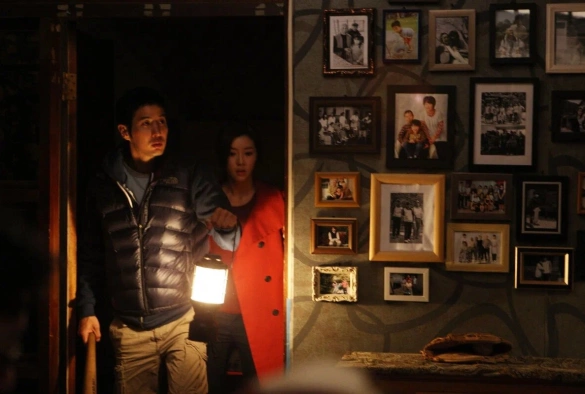 Кадр из дорамы Две луны