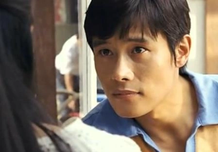 Кадр из дорамы Однажды летом