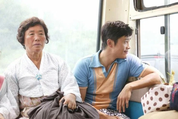 Кадр из дорамы Однажды летом