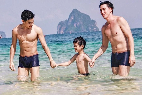 Кадр из дорамы Отцы