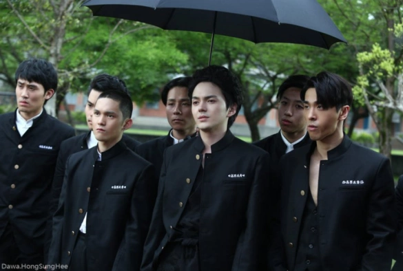 Кадр из дорамы Кулак и вера