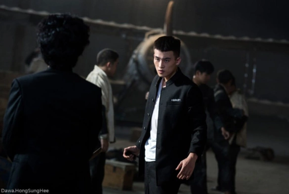 Кадр из дорамы Кулак и вера