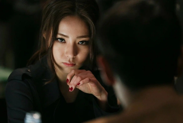 Кадр из дорамы Война цветов 2: Рука Бога