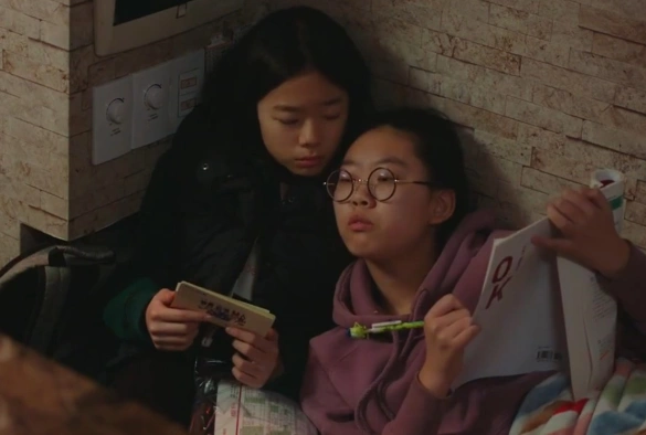 Кадр из дорамы Взрослая жизнь