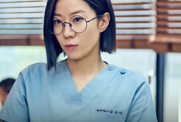 Кадр из дорамы Незнакомки