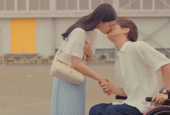 Кадр из дорамы Идеальный мир