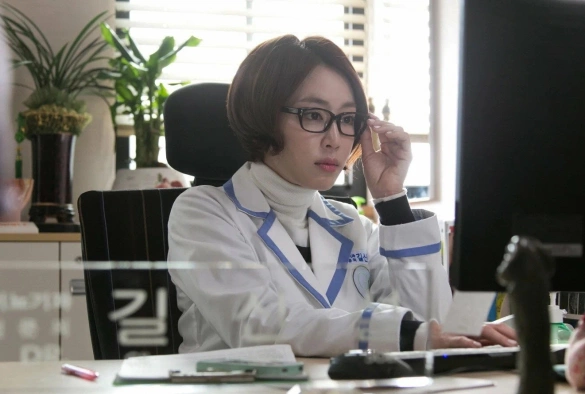 Кадр из дорамы Клиника любви