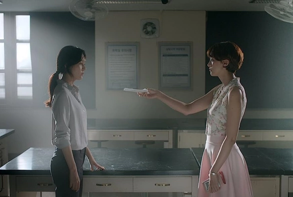 Кадр из дорамы Учительница