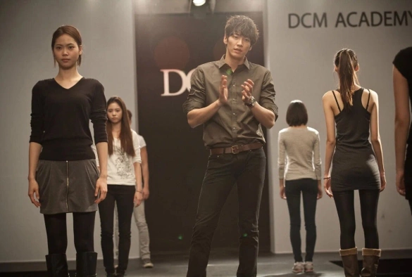 Кадр из дорамы Полицейский на подиуме