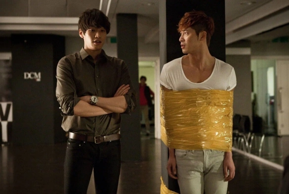 Кадр из дорамы Полицейский на подиуме