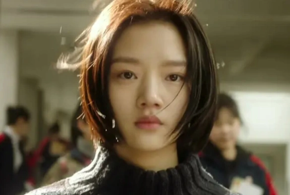 Кадр из дорамы Река скорби